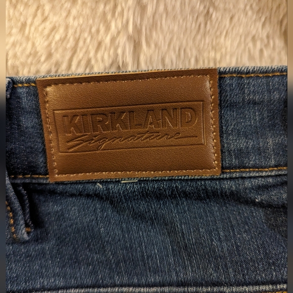 40x32 Kirkland Signature jeans - Picture 3 of 7